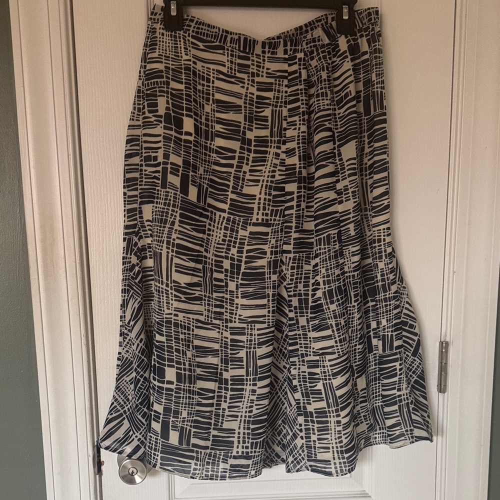 Jaclyn Smith Black and Cream Patterned A-Line Skirt - Picture 9 of 10